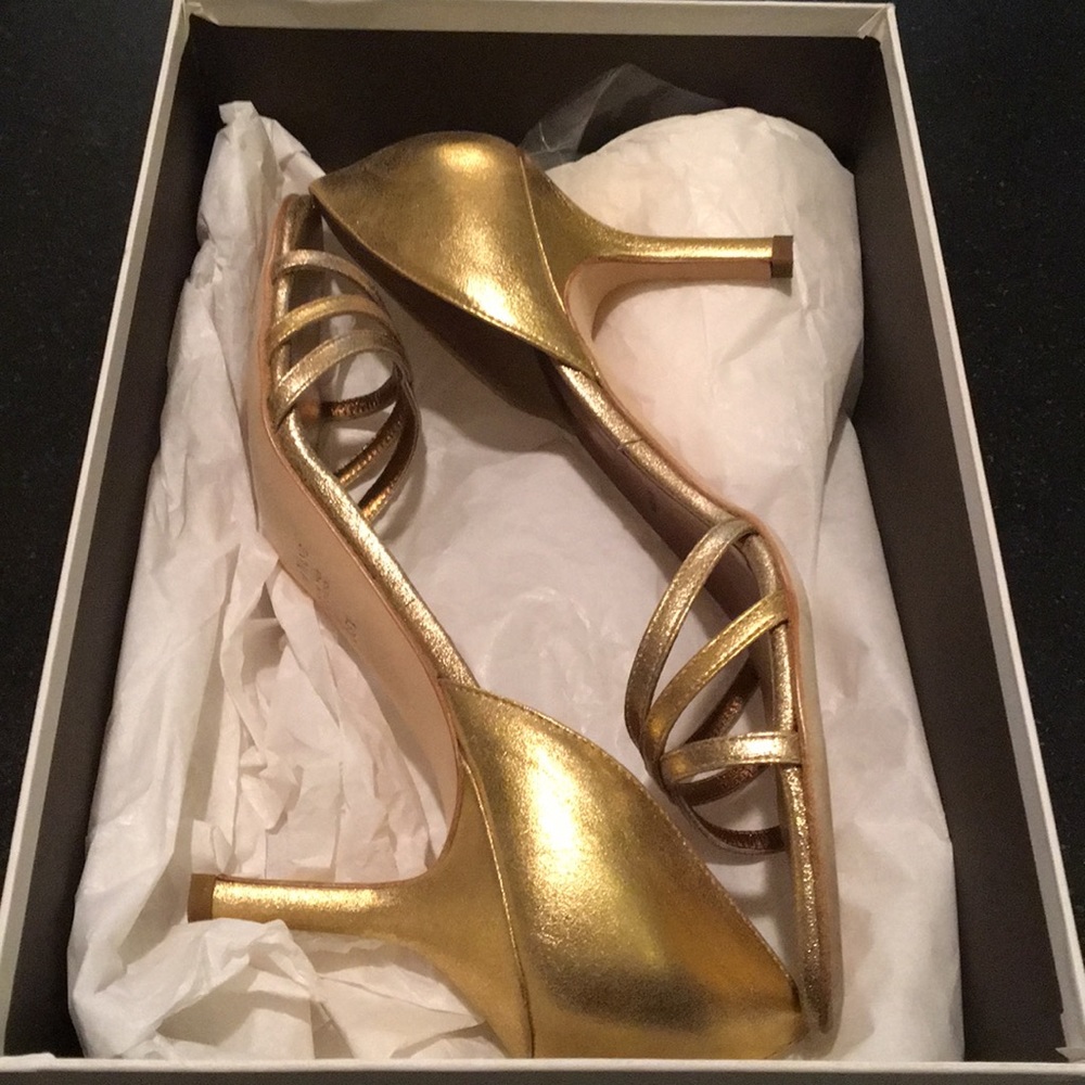 Vera Wang Gold Metallic shoes